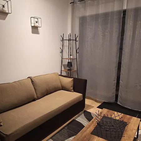 Couette-café Studio Avec Espace De Travail Separe *
