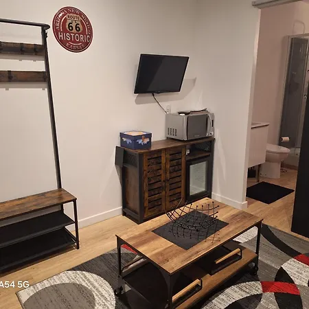 Studio Avec Espace De Travail Separe *