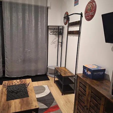 Couette-café Studio Avec Espace De Travail Separe *